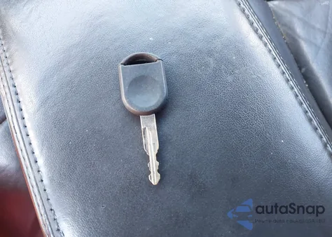 2011 Lincoln Town Car Executive L z USA, uszkodzony, nr VIN 2LNBL8EV7BX754824